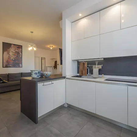 Modern 3 Bedroom With Balcony Steps From San Siro By Rentopolis * Milán
