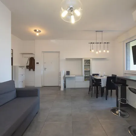 Apartmán Modern 3 Bedroom With Balcony Steps From San Siro By Rentopolis Milán